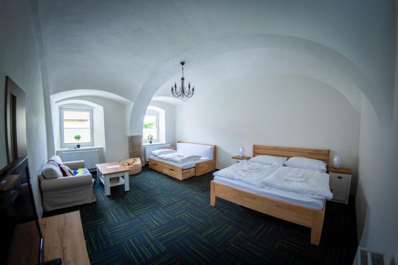 Penzion Nezarka 59 Jindrichuv Hradec Luaran gambar